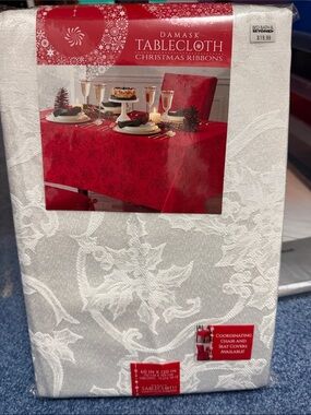Bed Bath & Beyond White Damask Tablecloth - Christmas Ribbons 60X120
